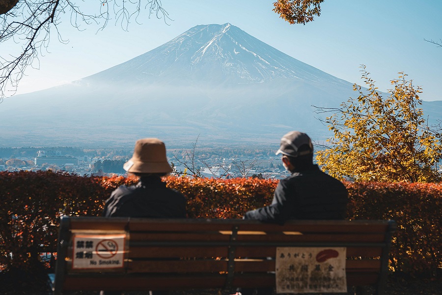 Mountain Resorts for Couples : Cozy Getaways with Stunning Views